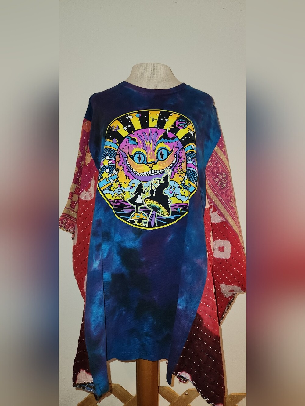 Bohemian Tie-Dye Tunic with Psychedelic Cat Graphic - Blue & Pink Kantha Sleeves
